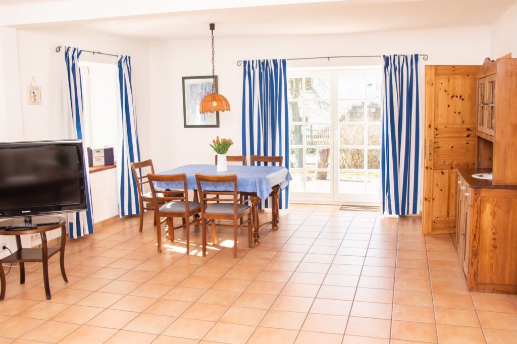 Wohn- und Essbereich der Wohnung Backbord